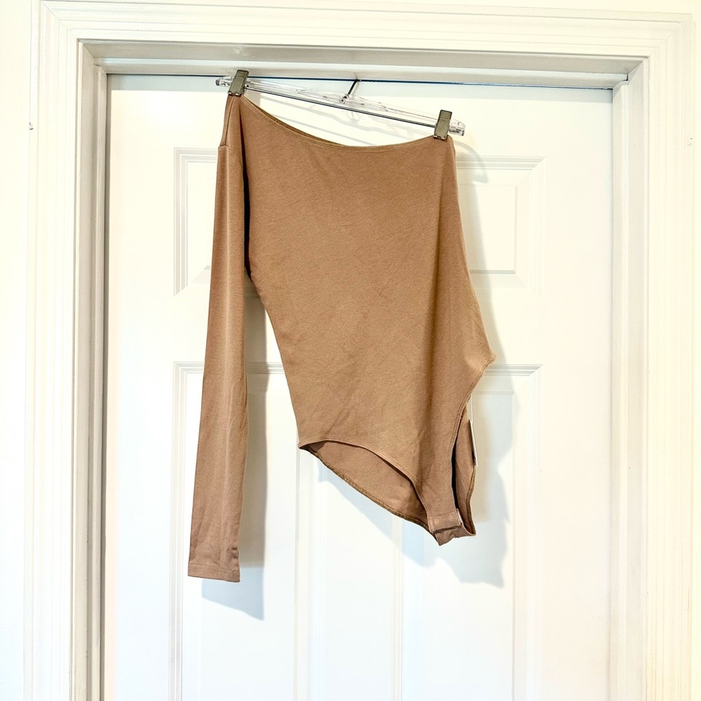 Mangopop Elegant Tan Women's Bodysuit. NWT